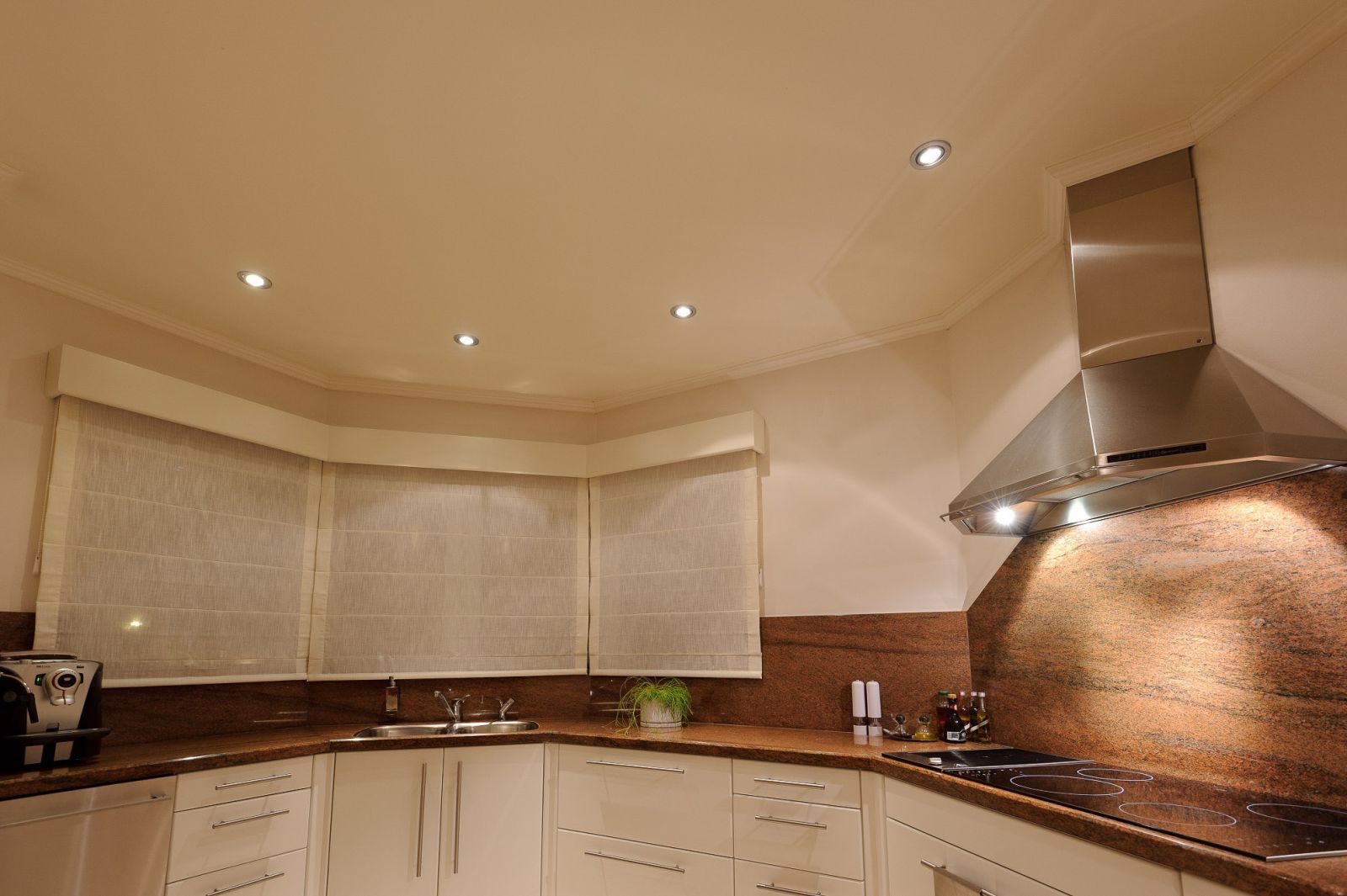 Dunstabzugshaube in der Decke montieren: alle Vorteile und Tipps auf